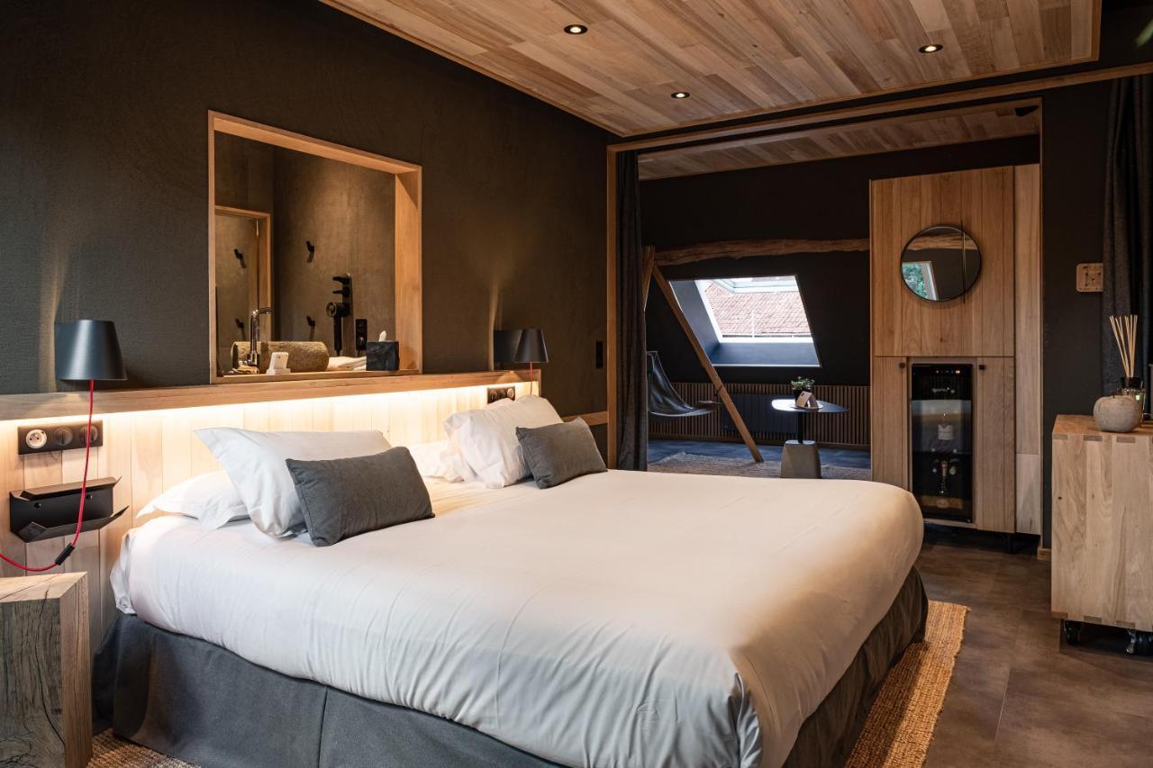 Le Studio Des Pres Verts Suite Design Avec Jacuzzi Privatif Jouey Exterior foto