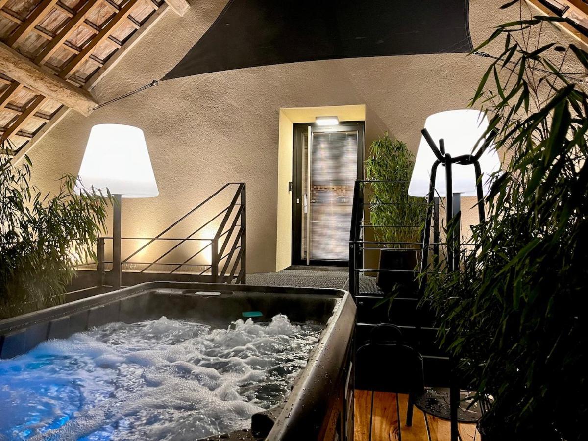 Le Studio Des Pres Verts Suite Design Avec Jacuzzi Privatif Jouey Exterior foto
